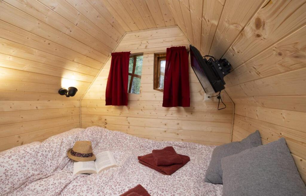 Camping Ushuaia Villages Au Bois Joli Andryes Eksteriør bilde