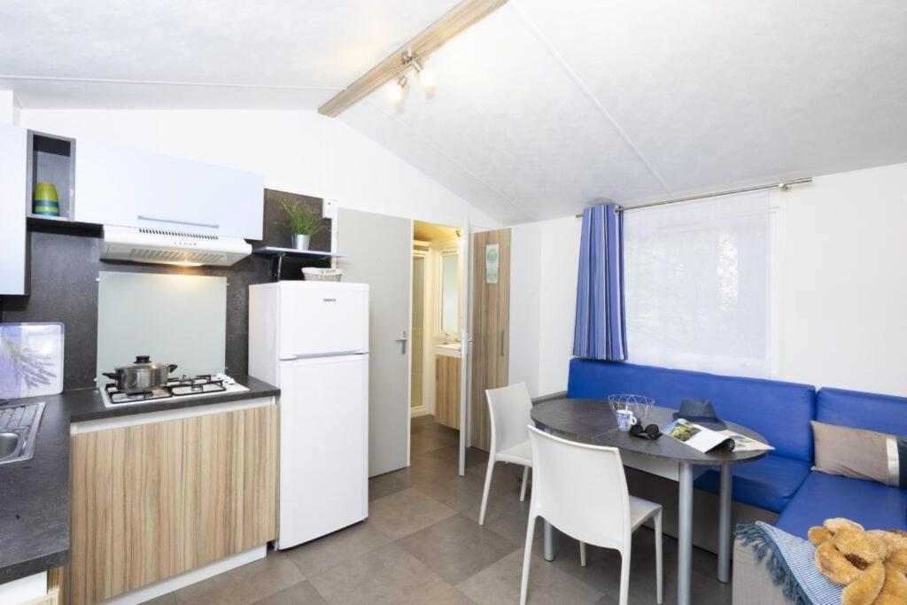 Camping Ushuaia Villages Au Bois Joli Andryes Eksteriør bilde