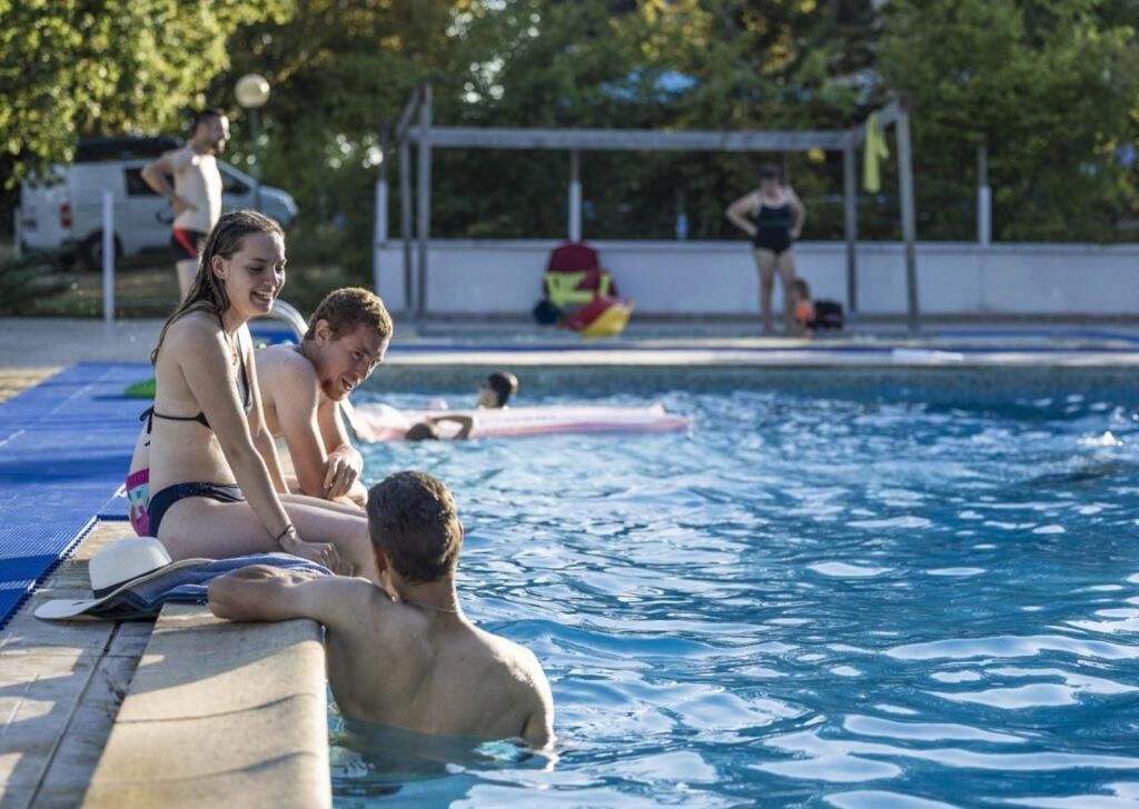 Camping Ushuaia Villages Au Bois Joli Andryes Eksteriør bilde