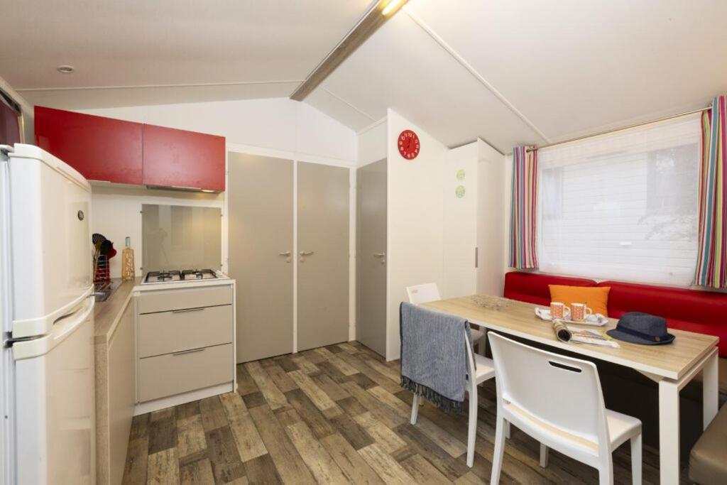 Camping Ushuaia Villages Au Bois Joli Andryes Eksteriør bilde